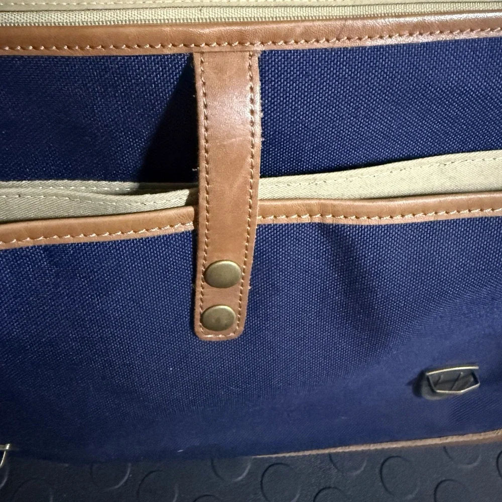 L.L. Bean bean messenger